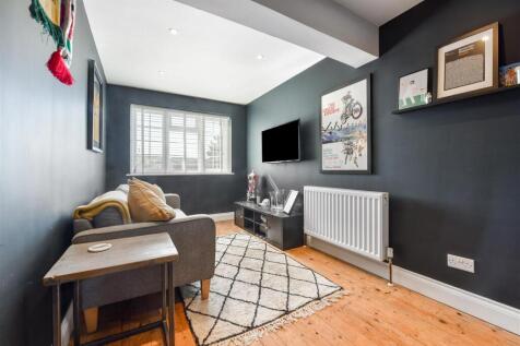 Bedroom 3/Study