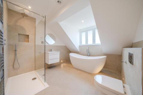Plot 4 Family Bathroom