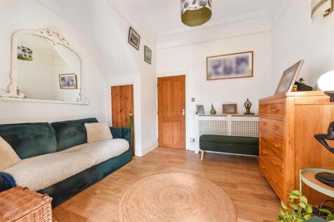 Snug/Reading Room