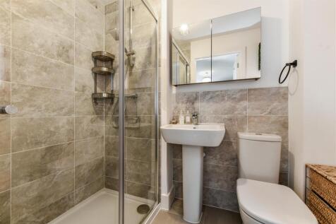 Ensuite to Main Bedroom
