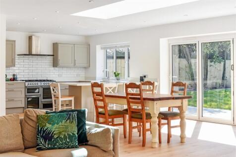 Kitchen/Dining Area