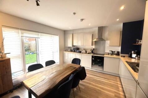 Roemead Drive - Kitchen Dining Room.jpg