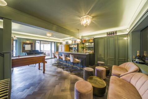 Bar/Games Room