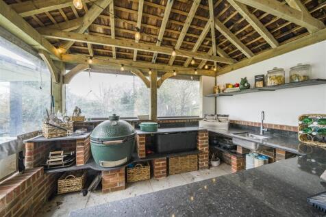 Outdoor Kitchen