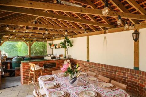 Garden Dining