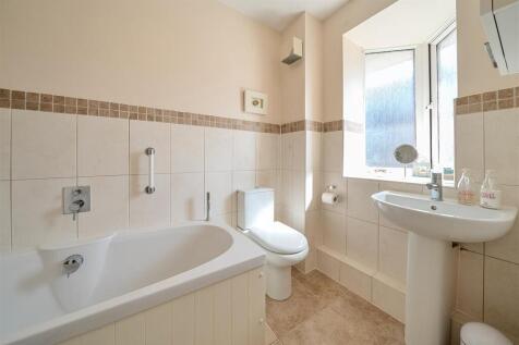 Ensuite to Bedroom 1