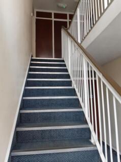 COMMUNAL STAIRCASE UP