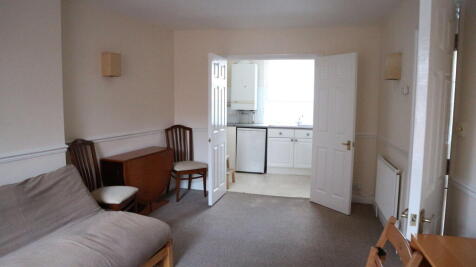 P1907 loungeb.JPG