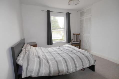 Bed 2.jpg