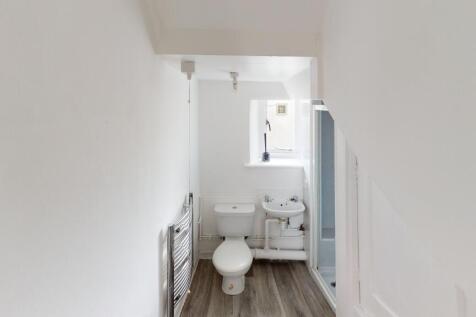 Bengoughs-Flat-2-Pho