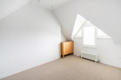 131 Kingston Road bedroom3