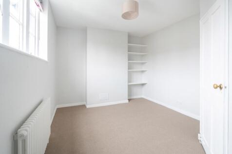 131 Kingston Road bedroom