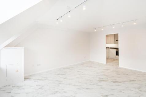 34 FBC Living room3