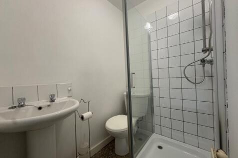 Alice smith square bathroom photo