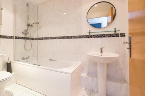 87 RHC bathroom2