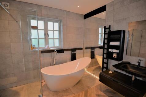 bathroom photo iffley turn x8