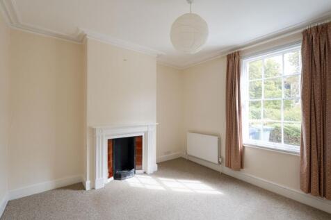 77 Woodstock Road living room