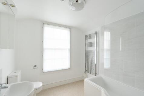 77 Woodstock Road bathroom2