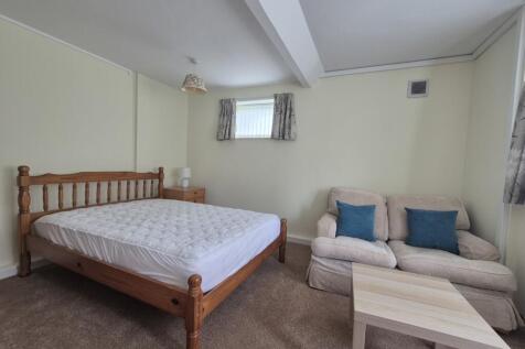 bedroom photo evelyn close 