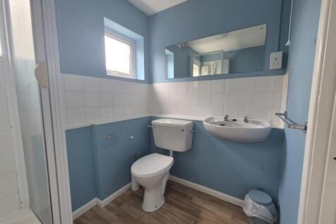 evelyn close bathroom photo 