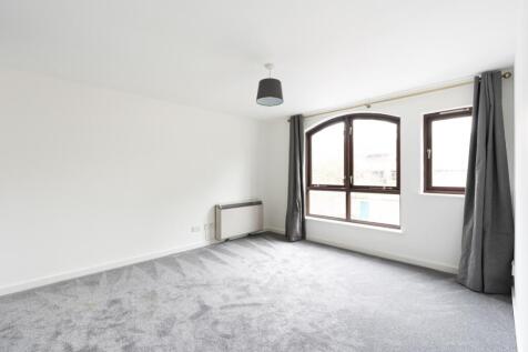 28 The Chilterns living room3