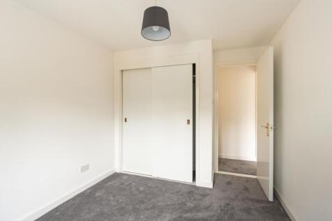 28 The Chilterns bedroom1