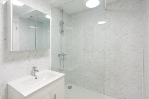 28 The Chilterns bathroom2