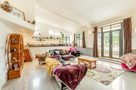 8561063-interior10.jpg