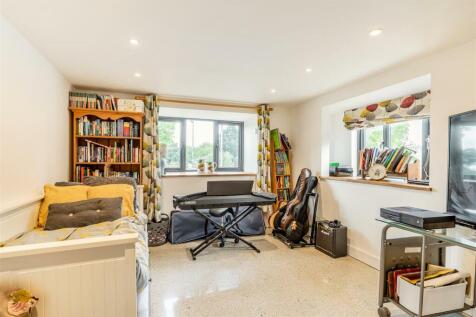 8561063-interior15.jpg