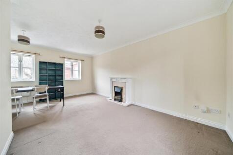 Sitting/dining room
