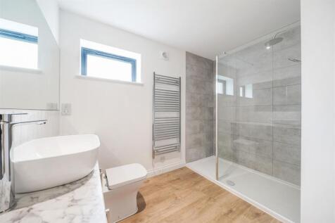 Bathroom 1.jpg
