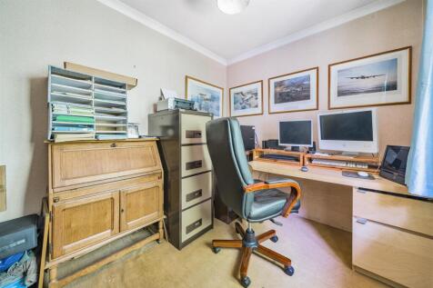 Bedroom 5/Office