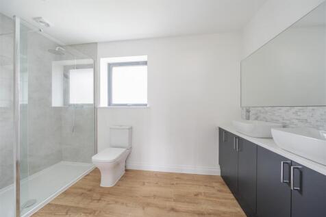 Bathroom 2.jpg