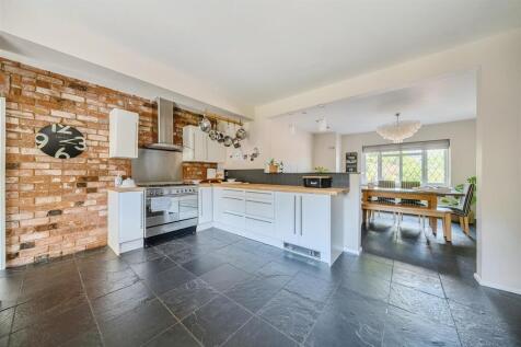 Kitchen &amp; Dining room