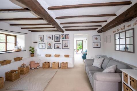 downstairs middle room