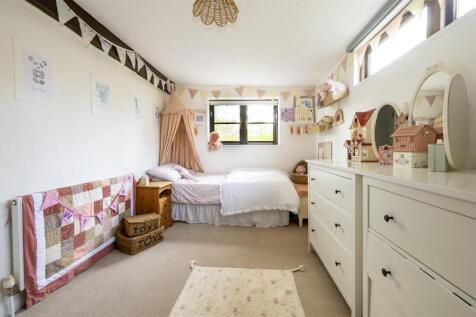 Upstaris bedroom end