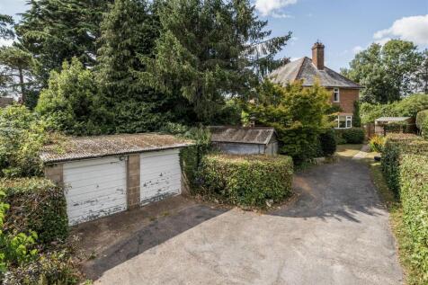 Drive &amp; Garages