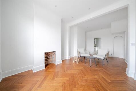 Sitting room/Dining room