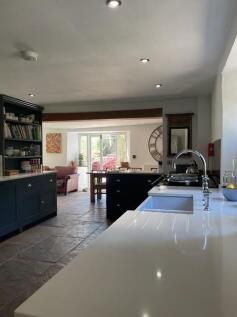 Kitchen 1.jpg
