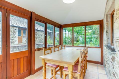 8607632-interior22.jpg