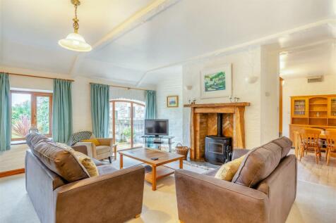 8607632-interior30.jpg