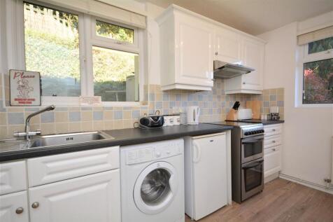 Kitchen 2.JPG