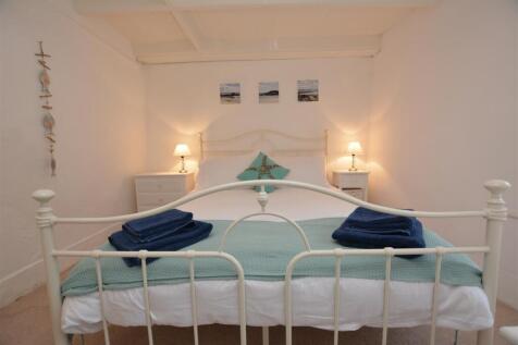 Main Bedroom (2).JPG