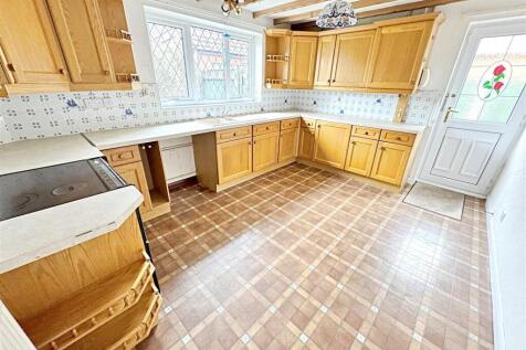 KITCHEN/BREAKFAST ROOM
