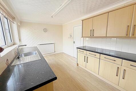KITCHEN-BREAKFAST ROOM