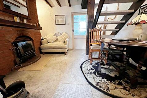 MIDDLE ROOM