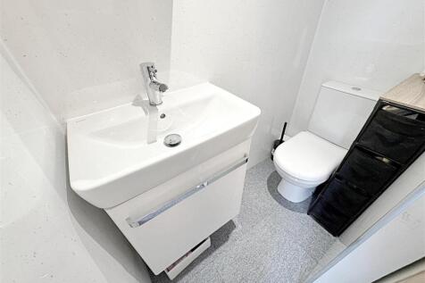 CABIN CLOAK ROOM