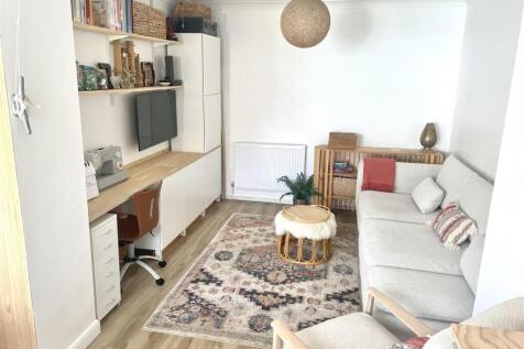 SNUG/LIVING AREA