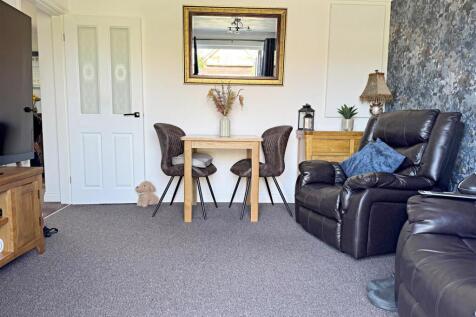 DINING ROOM/BEDROOM 2