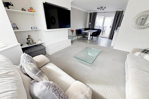 LOUNGE/DINING AREA